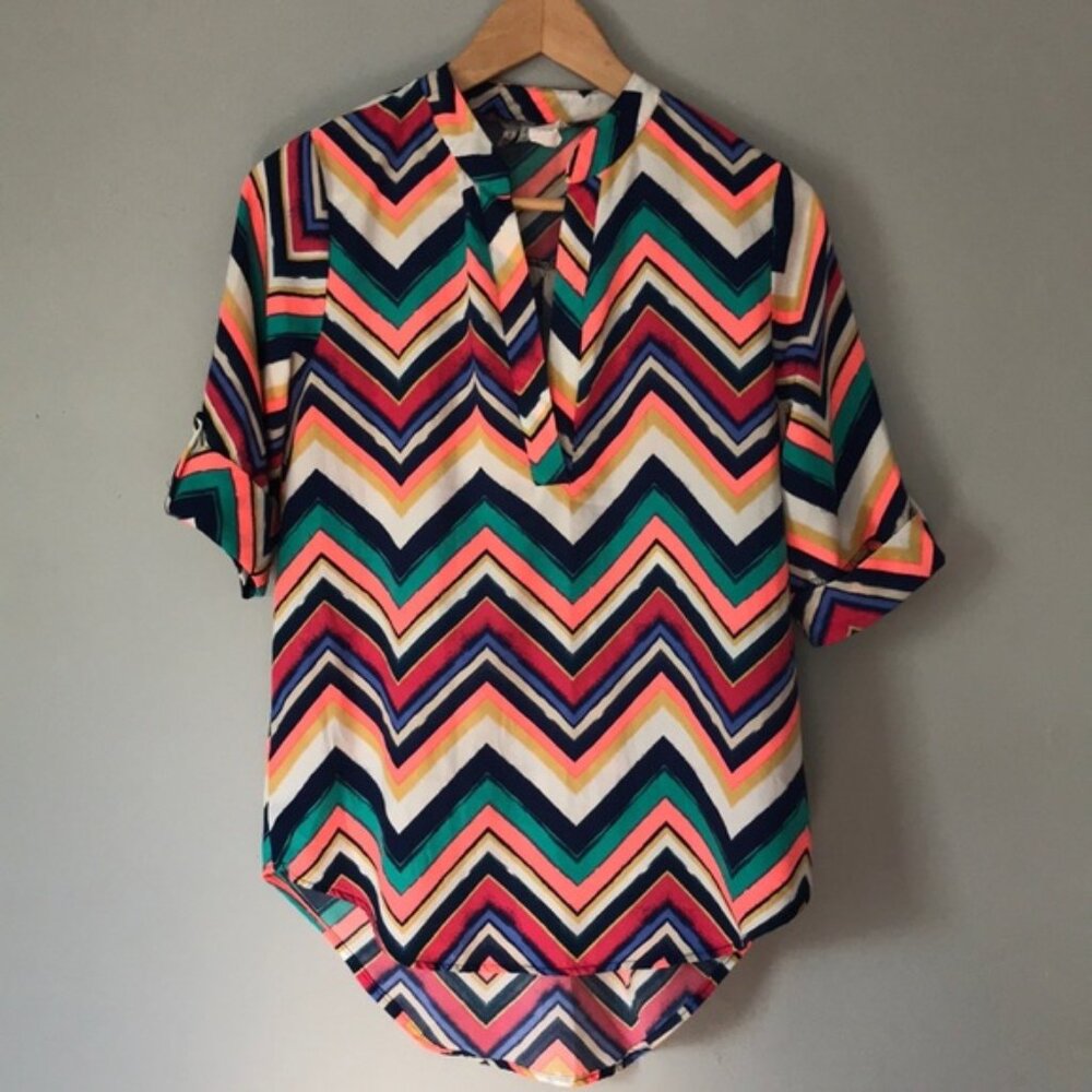 DISCREET 3/4 Multicolored V-neck Blouse S Contemporary Chevron Retro Classic
